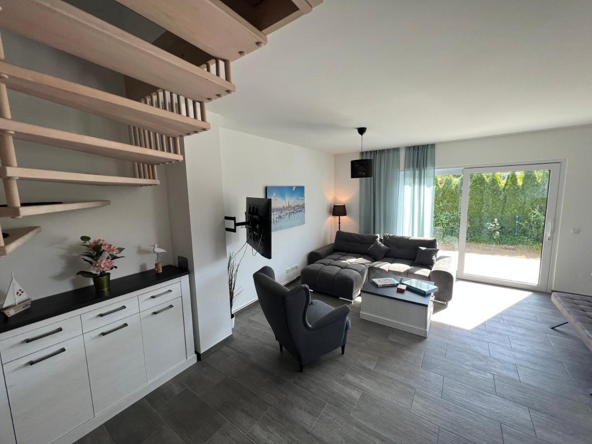 Doppelhaushaelfte Mit Terrasse Villa Elmenhorst/Lichtenhagen Exterior photo
