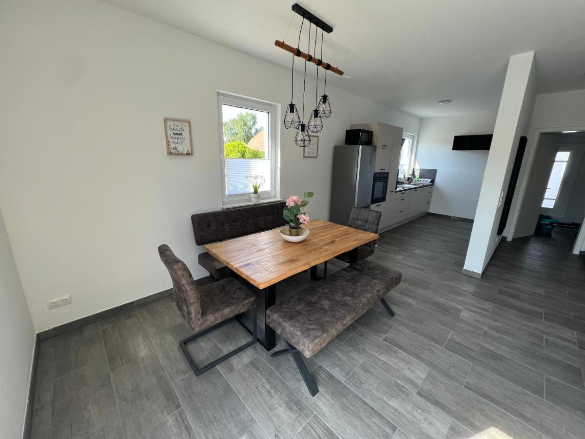 Doppelhaushaelfte Mit Terrasse Villa Elmenhorst/Lichtenhagen Exterior photo